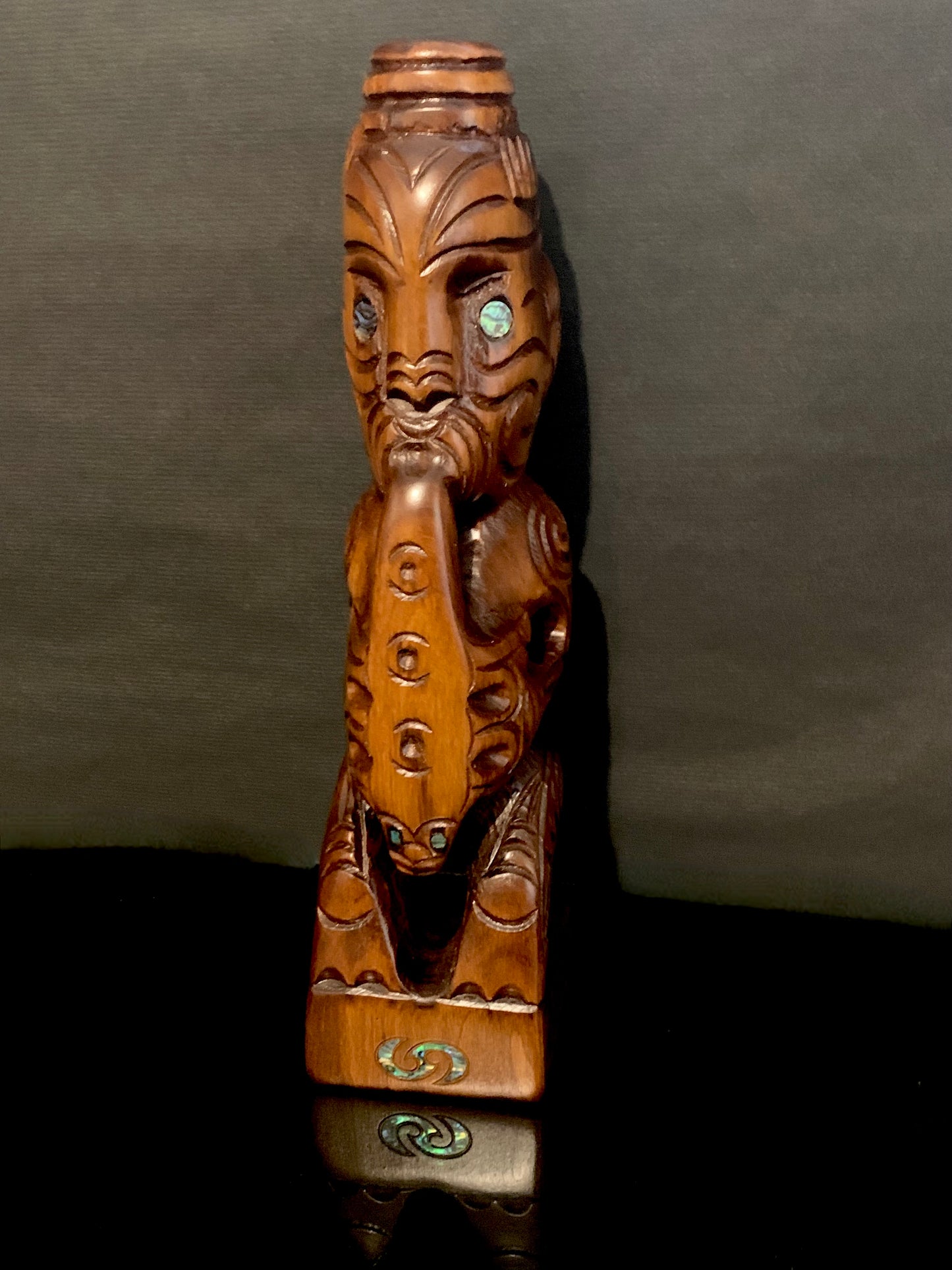 front view of New Zealand Maori teko teko carved by Wood Masters Silver Fern Gallery