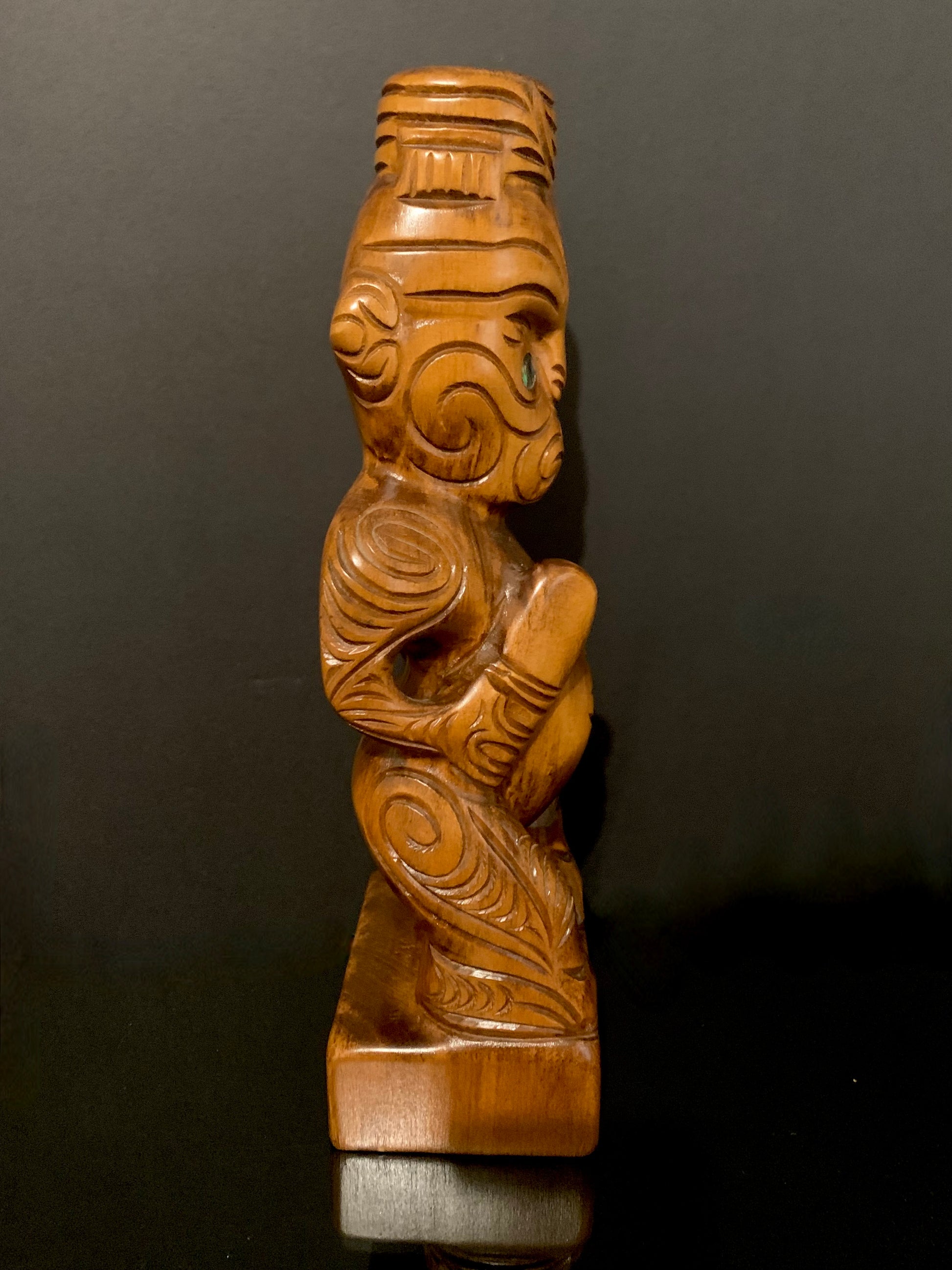 right side view of Maori teko teko with patu carved in New Zealand by Wood Masters available from Silver Fern Gallery