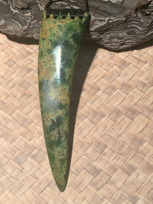 Pounamu Rei Niho (single tooth) large