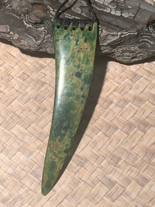 Pounamu Rei Niho (single tooth) large